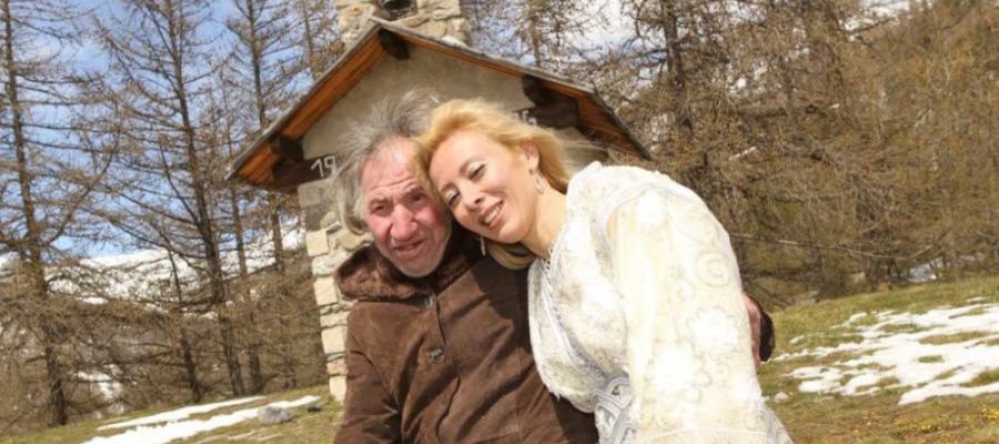 Una mujer se casa con un ermitaño millonario 25 años mayor que ella y cuando muere descubre que la ha desheredado Una mujer se casa con un ermitaño millonario 25 años mayor que ella y cuando muere descubre que la ha desheredado