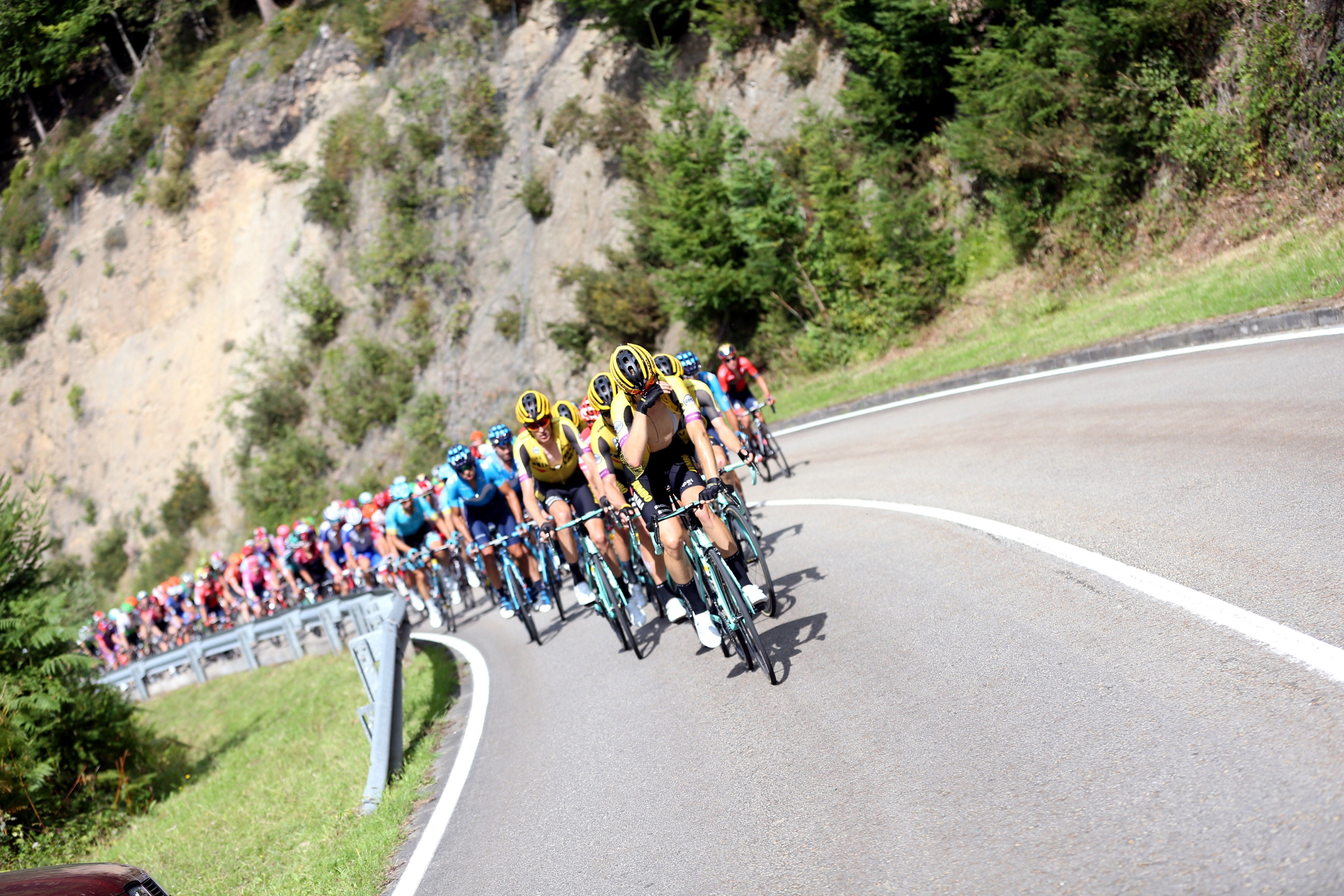 Fuglsang gana la etapa 16 de La Vuelta a España y Roglic mantiene el liderato Fuglsang gana la etapa 16 de La Vuelta a España y Roglic mantiene el liderato