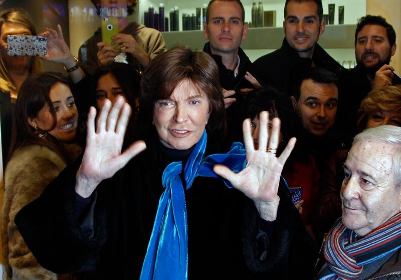 Jornadas del orgullo friki en Vila-real y el mausoleo homenaje a Camilo Sesto en Alcoy en Dos de tres Jornadas del orgullo friki en Vila-real y el mausoleo homenaje a Camilo Sesto en Alcoy en Dos de tres