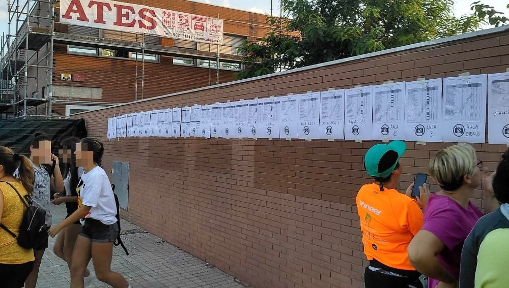 Listados con los alumnos matriculados en el IES de Torrellano de Elche.