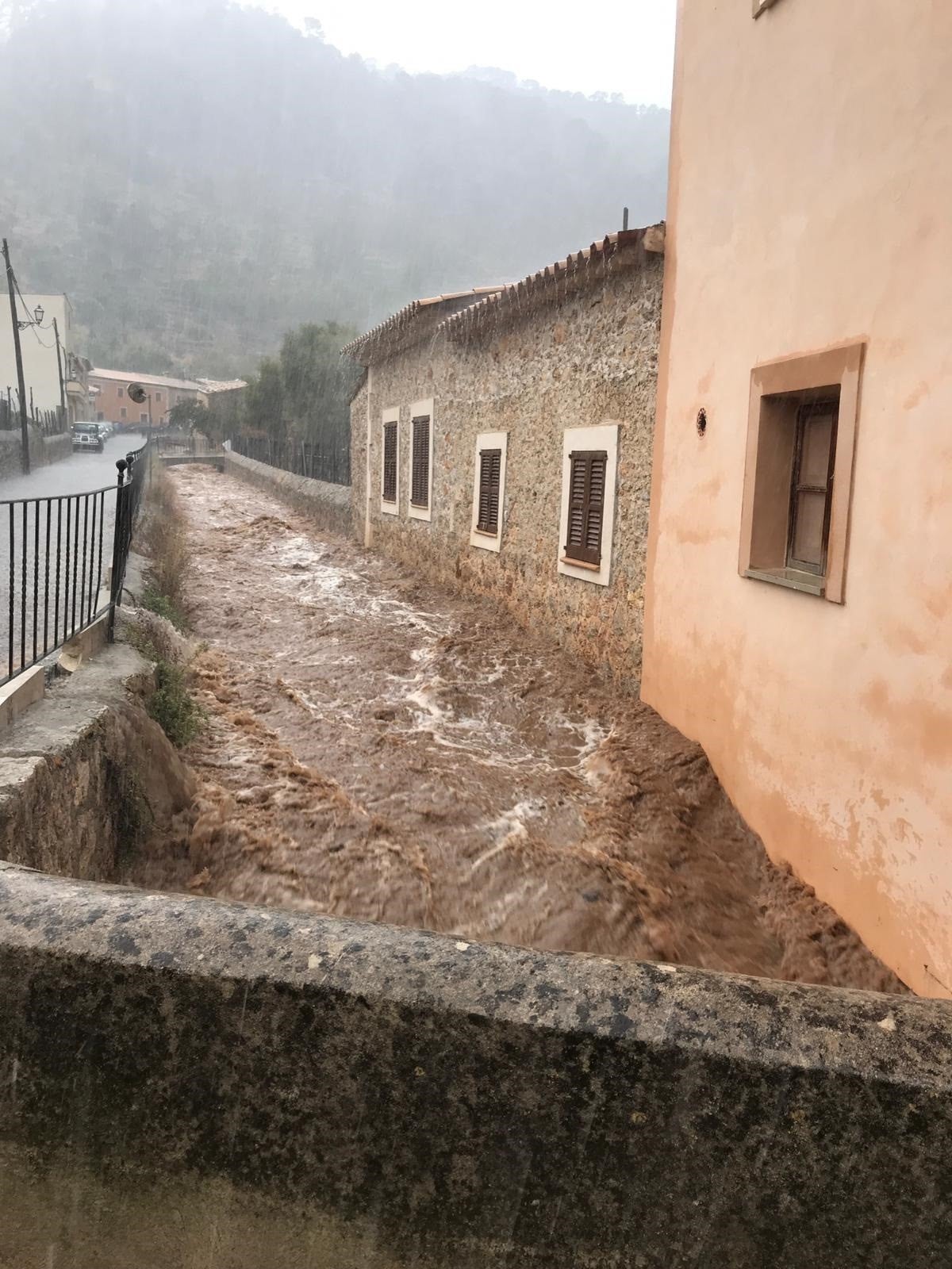 Las intensas lluvias provocan el desbordamiento del Torrent Petit de Campanet y el torrente de Sa Mosquera de Selva Las intensas lluvias provocan el desbordamiento del Torrent Petit de Campanet y el torrente de Sa Mosquera de Selva