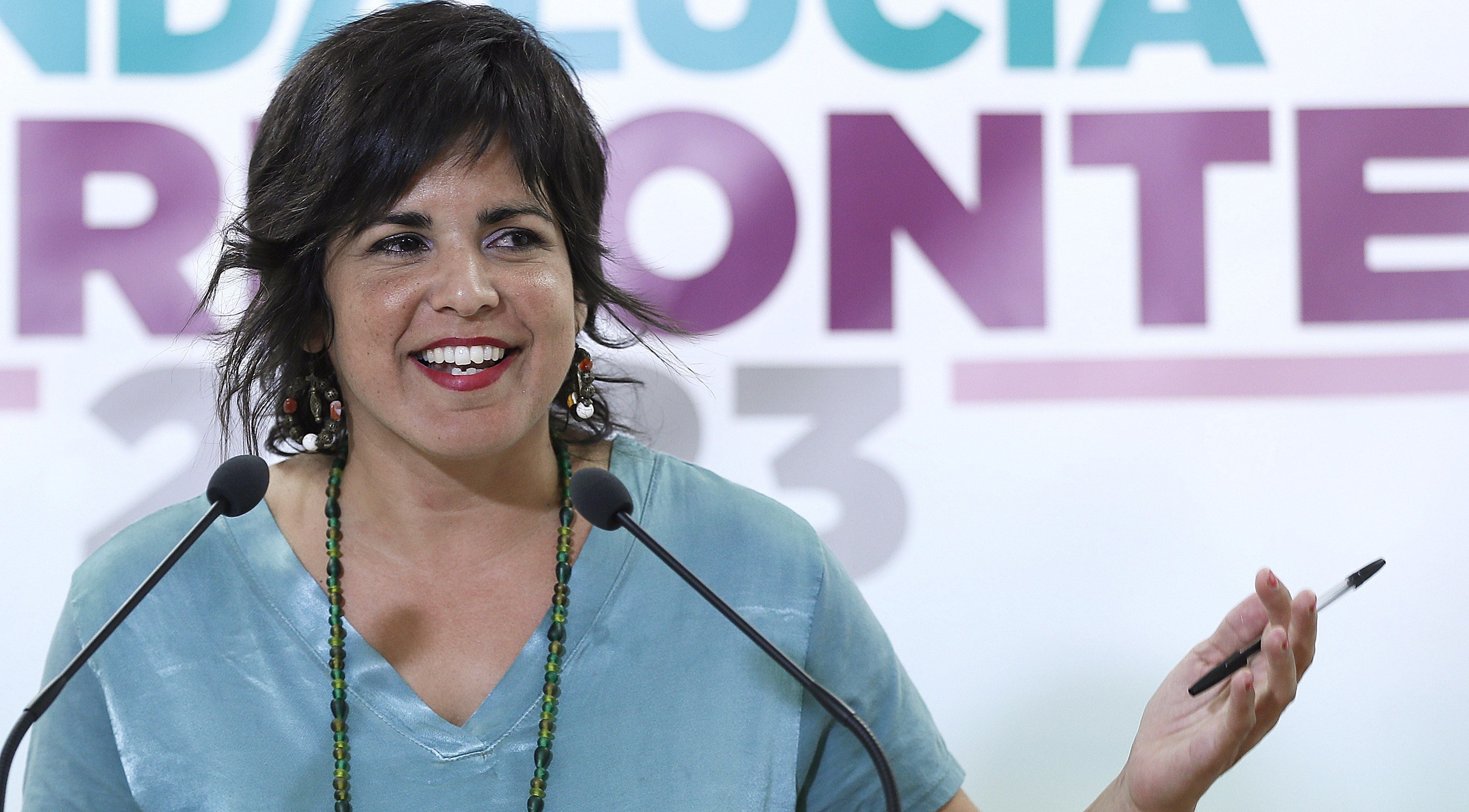 Comienza el juicio contra el empresario que simuló besar a Teresa Rodríguez Comienza el juicio contra el empresario que simuló besar a Teresa Rodríguez
