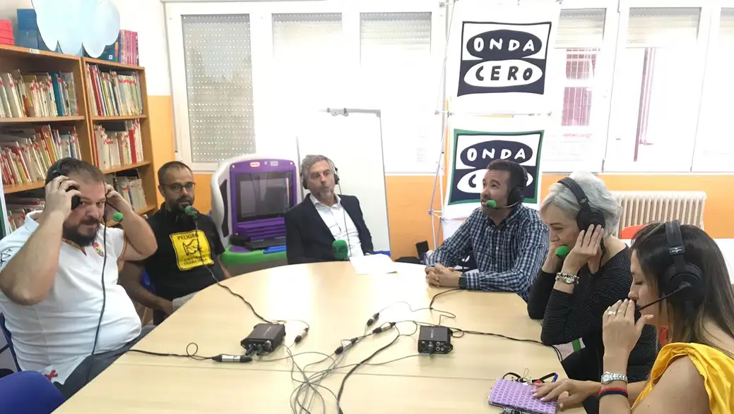 Tertulia de médicos con la enfermera del centro y tres profesores del colegio San Miguel en Madrid Tertulia de médicos con la enfermera del centro y tres profesores del colegio San Miguel en Madrid