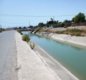 Canal del trasvase Tajo-Segura a su paso por Crevillent. Canal del trasvase Tajo-Segura a su paso por Crevillent.