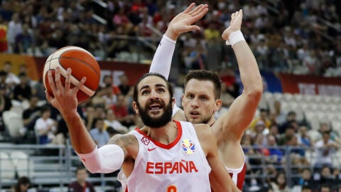Ricky Rubio entra a canasta contra Polonia