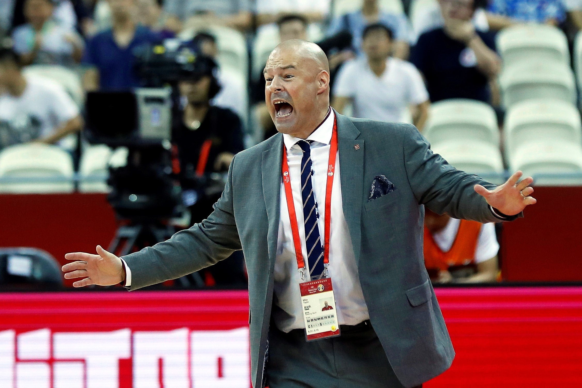 La peculiar voz del seleccionador de Polonia "a lo Mickey Mouse" que se ha hecho viral La peculiar voz del seleccionador de Polonia "a lo Mickey Mouse" que se ha hecho viral