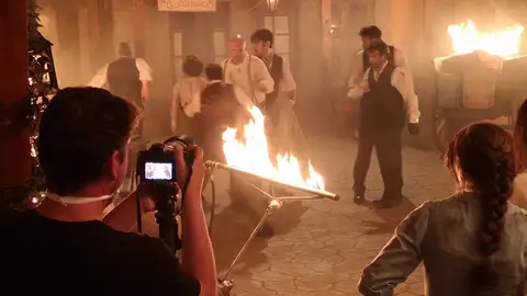 Así se grabó la escena del incendio que cierra toda una temporada de 'El secreto de Puente Viejo' Así se grabó la escena del incendio que cierra toda una temporada de 'El secreto de Puente Viejo'