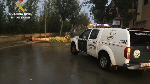 La Guardia Civil atendiendo una urgencia en Baleares, por los efectos de la DANA. La Guardia Civil atendiendo una urgencia en Baleares, por los efectos de la DANA.