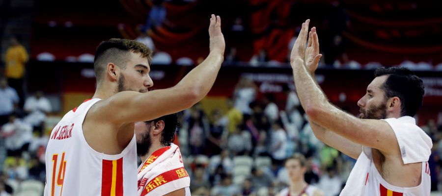Willy y Rudy se felicitan tras la victoria de la seleccióne spañola Willy y Rudy se felicitan tras la victoria de la seleccióne spañola