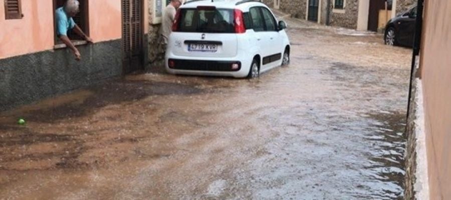 La 'gota fría' en Baleares provoca inundaciones en Caimari. La 'gota fría' en Baleares provoca inundaciones en Caimari.
