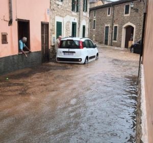 La 'gota fría' en Baleares provoca inundaciones en Caimari. La 'gota fría' en Baleares provoca inundaciones en Caimari.