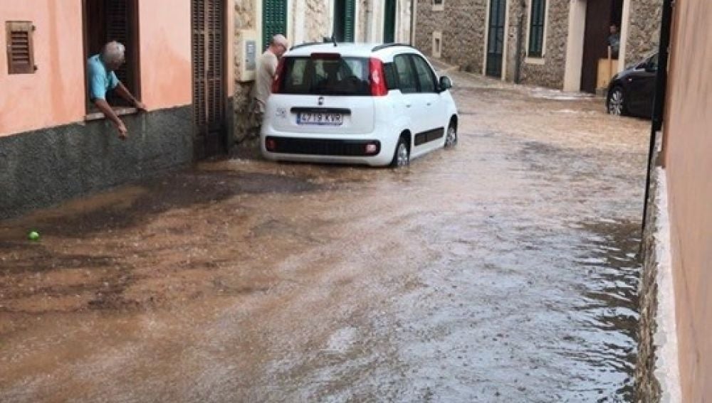 La 'gota fría' en Baleares provoca inundaciones en Caimari.