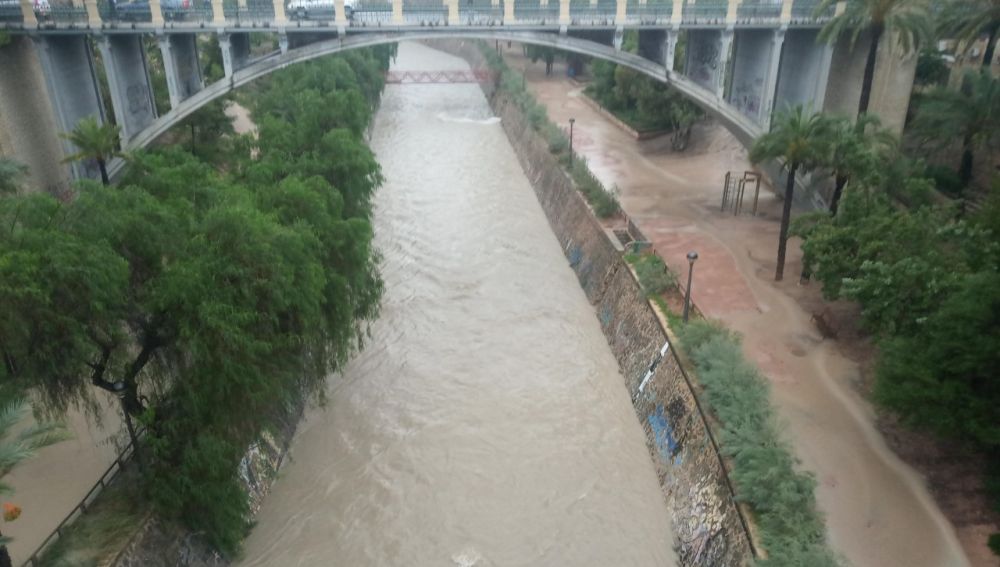 Rambla del río Vinalopó a su paso por Elche durante la gota fría.