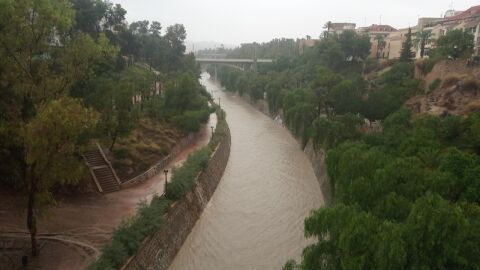Rambla del r&iacute;o Vinalop&oacute; a su paso por Elche durante la gota fr&iacute;a.