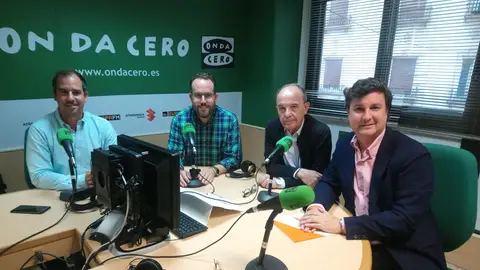 Con Héctor Díez (PSOE), José Navarro (PP), Eduardo García-Ontiveros (Ciudadanos) y José Ruiz, director de la UNED Con Héctor Díez (PSOE), José Navarro (PP), Eduardo García-Ontiveros (Ciudadanos) y José Ruiz, director de la UNED