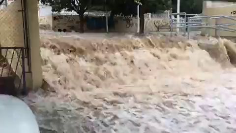 La DANA azota con fuerza Santa Pola