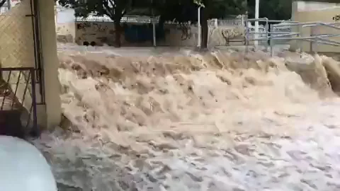 La DANA azota con fuerza Santa Pola