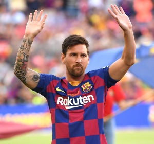 Leo Messi, saludando a la afición culé Leo Messi, saludando a la afición culé
