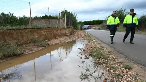 L´alcalde José Benlloch i el cap de la Policia Local José Ramón Nieto han supervisat les zones més afectades pel temporal. Els alumnes tornen hui a les seves classes i AEMET ha retirat els nivells de preemergència en la provincia de Castelló.