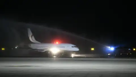 El primer avión en aterrizar en el Aeropuerto de Ciudad Real ha sido bautizado El primer avión en aterrizar en el Aeropuerto de Ciudad Real ha sido bautizado