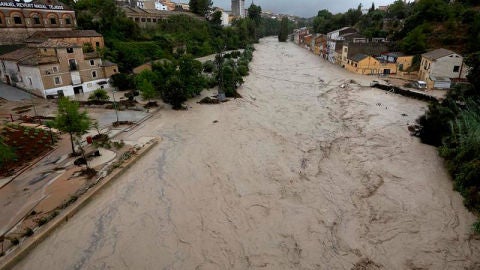 El desbordamiento del r&iacute;o Clariano a su paso por Ontinyent a consecuencia del temporal de lluvias que afecta a la Comunitat Valenciana