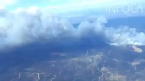 Desplegados 23 medios aéreos y 130 efectivos del Infoca para sofocar el incendio de Paterna, en Huelva Desplegados 23 medios aéreos y 130 efectivos del Infoca para sofocar el incendio de Paterna, en Huelva