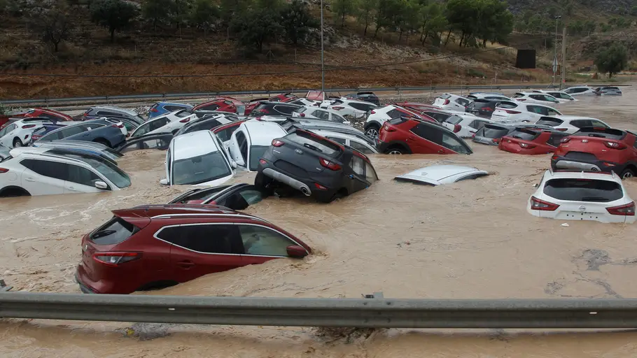 Coches inundados en Orihuela tras el paso de la gota fría Coches inundados en Orihuela tras el paso de la gota fría