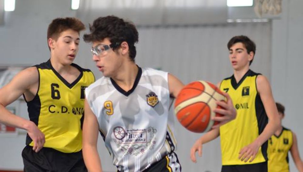 El Elche Basket Club cumple diez años de andadura, con más de 200 niños y niñas en todas las categorías.