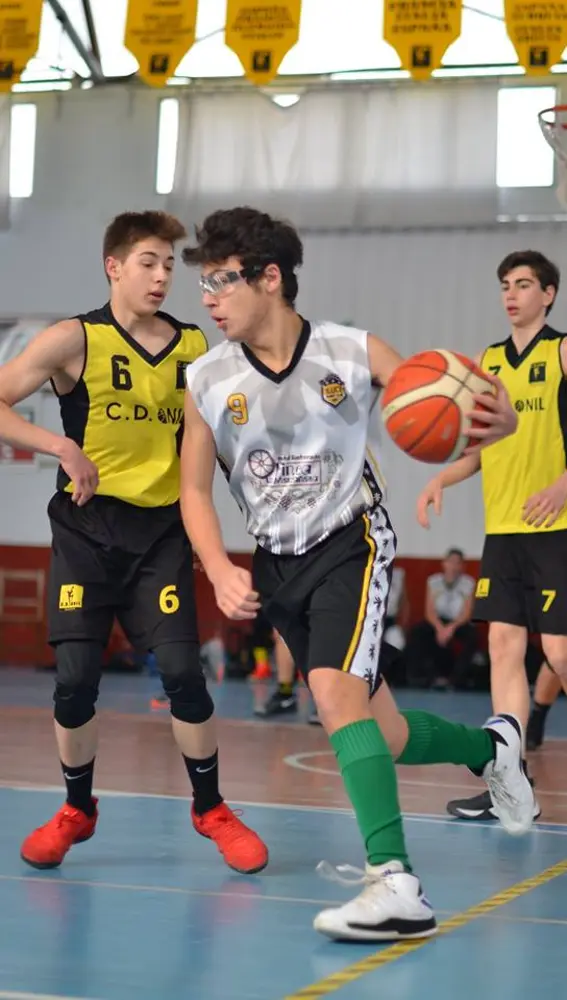 El Elche Basket Club cumple diez años de andadura, con más de 200 niños y niñas en todas las categorías.