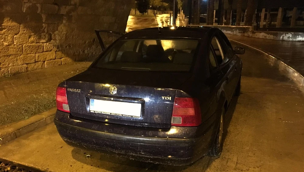 Vehículo rescatado por los bomberos en Crevillent. Vehículo rescatado por los bomberos en Crevillent.