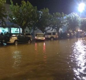 Vehículos 4x4 en Santa Pola preparados para asistir atrapados por las lluvias. Vehículos 4x4 en Santa Pola preparados para asistir atrapados por las lluvias.