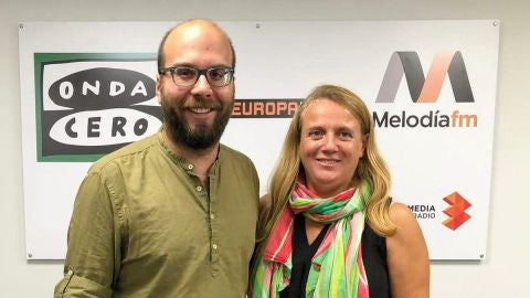 La directora insular de turismo del Consell de Mallorca, Luc&iacute;a Escribano, visita los estudios de Onda Cero Illes Balears