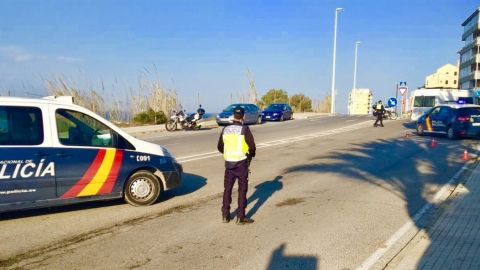 Control de la Polic&iacute;a Nacional en Arenales del Sol de Elche.