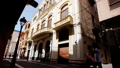 L´Ajuntament ha començat a treballar ja en el projecte de rehabilitació del Gran Casino amb un plaç d´execució de 5 mesos. La regidoria de Turisme, la Junta de Festes i l´atenció i tràmits es traslladaràn a la planta baixa del Gran Casino i la Tagoba es destinarà per a ús cultural.