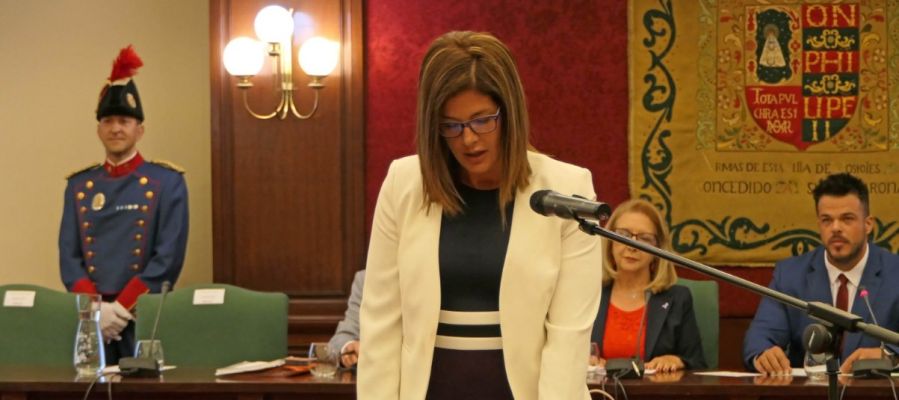 La alcaldesa socialista de Móstoles, Noelia Posse, jura su cargo La alcaldesa socialista de Móstoles, Noelia Posse, jura su cargo