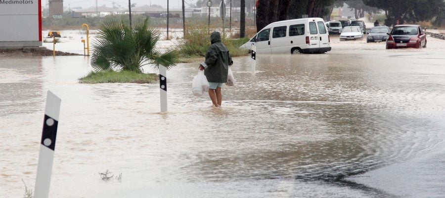 Entrada Norte de Orihuela por la N-340, cortada debido a las lluvias. Entrada Norte de Orihuela por la N-340, cortada debido a las lluvias.