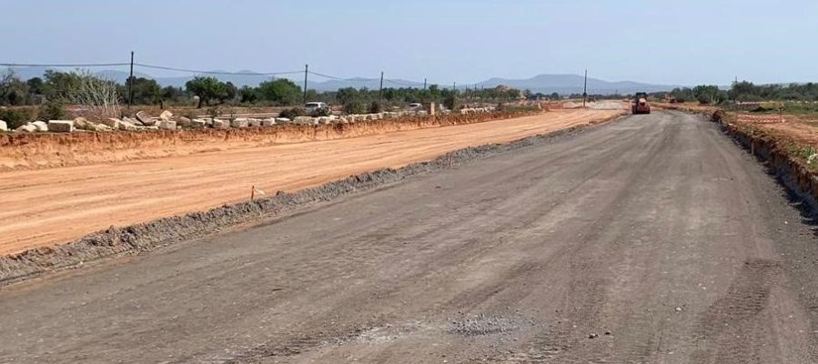 Una zona de la carretera de Campos en obras. Una zona de la carretera de Campos en obras.