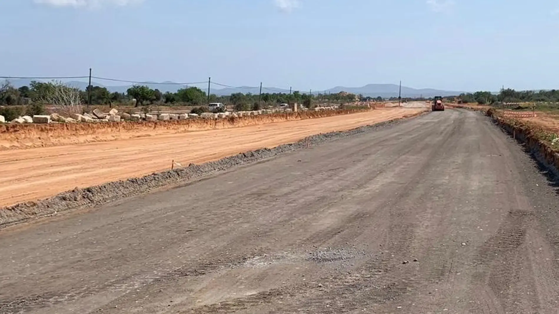 Una zona de la carretera de Campos en obras. 