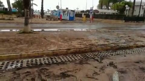 El fango inunda las calles de Santa Pola