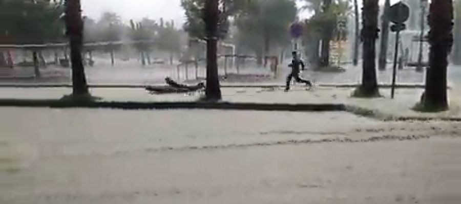 La gota fría convierte las calles de Molina de Segura, Murcia, en ríos La gota fría convierte las calles de Molina de Segura, Murcia, en ríos