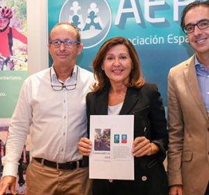 La AEP presenta el documento “Caminando al cole” que reúne la evidencia científica existente sobre los beneficios de esta actividad La AEP presenta el documento “Caminando al cole” que reúne la evidencia científica existente sobre los beneficios de esta actividad