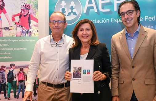 La AEP presenta el documento “Caminando al cole” que reúne la evidencia científica existente sobre los beneficios de esta actividad La AEP presenta el documento “Caminando al cole” que reúne la evidencia científica existente sobre los beneficios de esta actividad