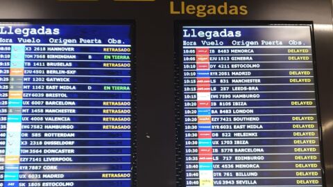 Numerosos vuelos retrasados, en las pantallas del Aeropuerto de Palma.