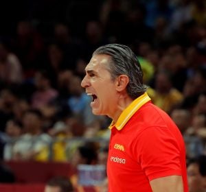 Sergio Scariolo, en tensión durante el partido Sergio Scariolo, en tensión durante el partido