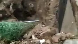 Gota fría: Una cascada de agua se lleva por delante una fachada en Murcia