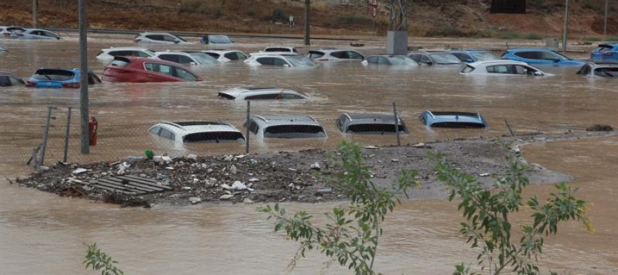 Coches inundados en Orihuela Coches inundados en Orihuela