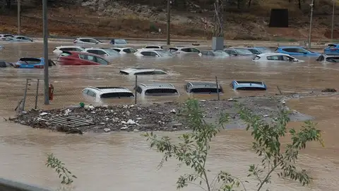 Coches inundados en Orihuela Coches inundados en Orihuela