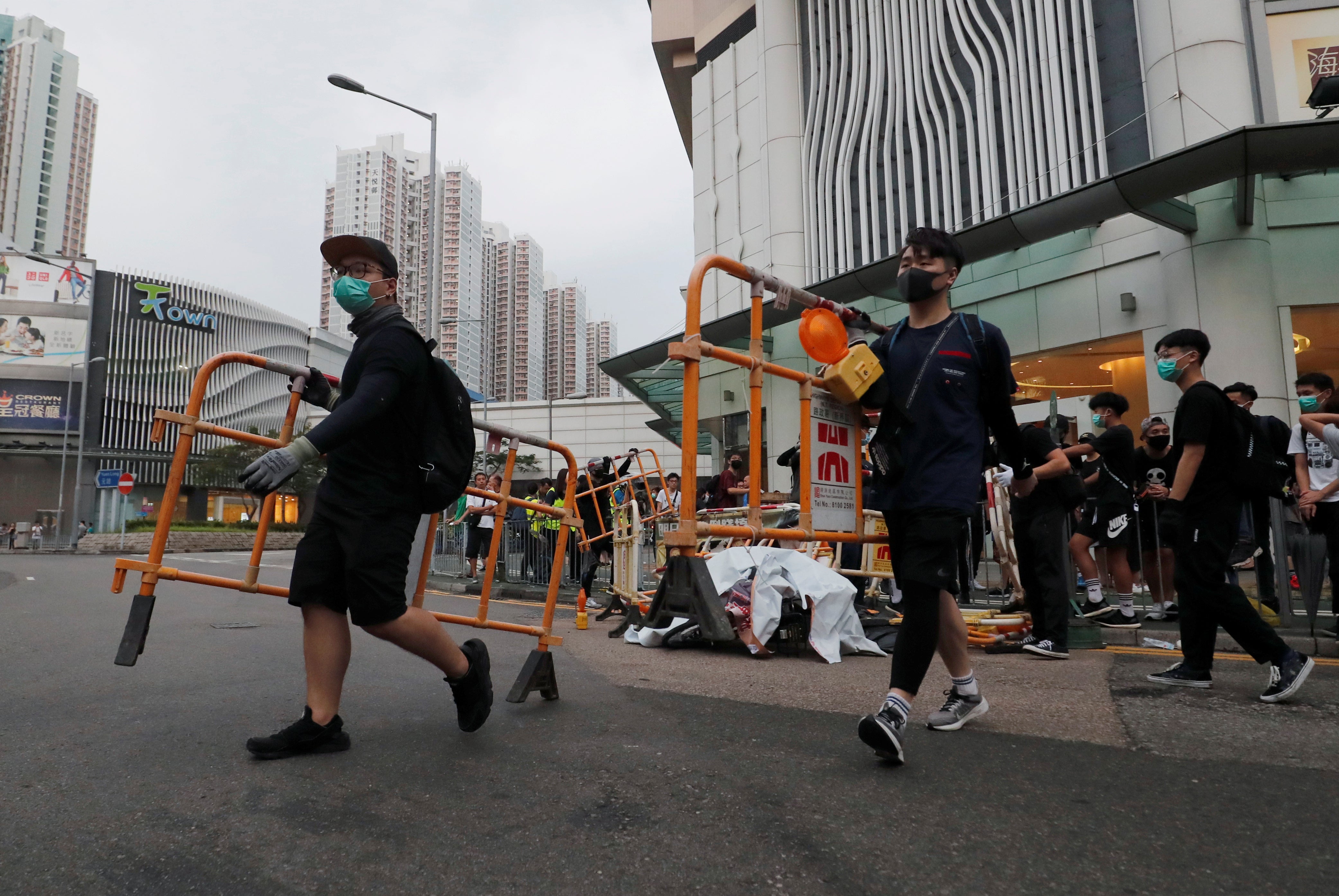 Nuevos enfrentamientos en el decimosexto fin de semana de protestas en Hong Kong Nuevos enfrentamientos en el decimosexto fin de semana de protestas en Hong Kong