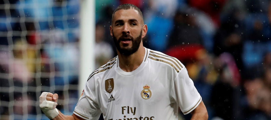 Benzema celebra un gol con el Real Madrid Benzema celebra un gol con el Real Madrid