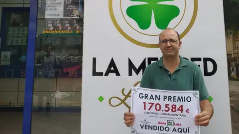 Gerente de la Administración de Lotería 'La Merced’ de Elche. Gerente de la Administración de Lotería 'La Merced’ de Elche.